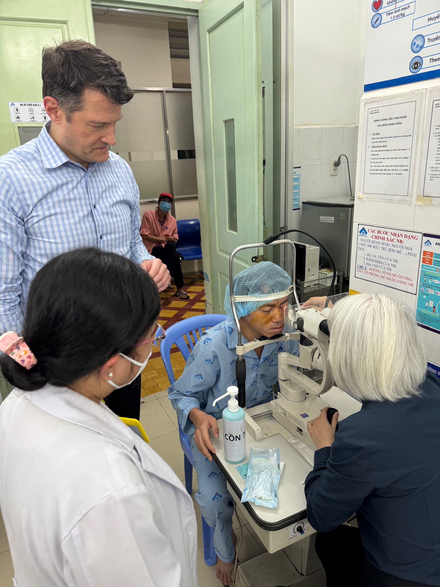 Aldave teaching to restore sight across southeast asia